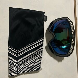 Oakley Prism Ski Goggles with Black and White Oakley Pouch